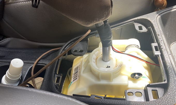 Two Tan Son Nhat taxi drivers caught with tampered meters