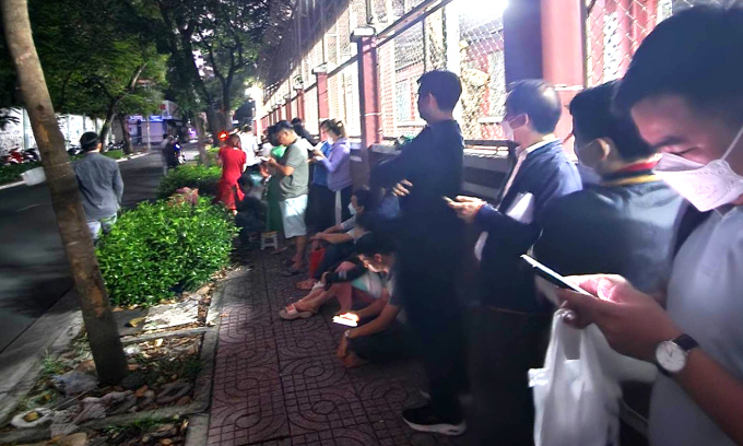 First-grade enrollment has Saigon parents lining up overnight